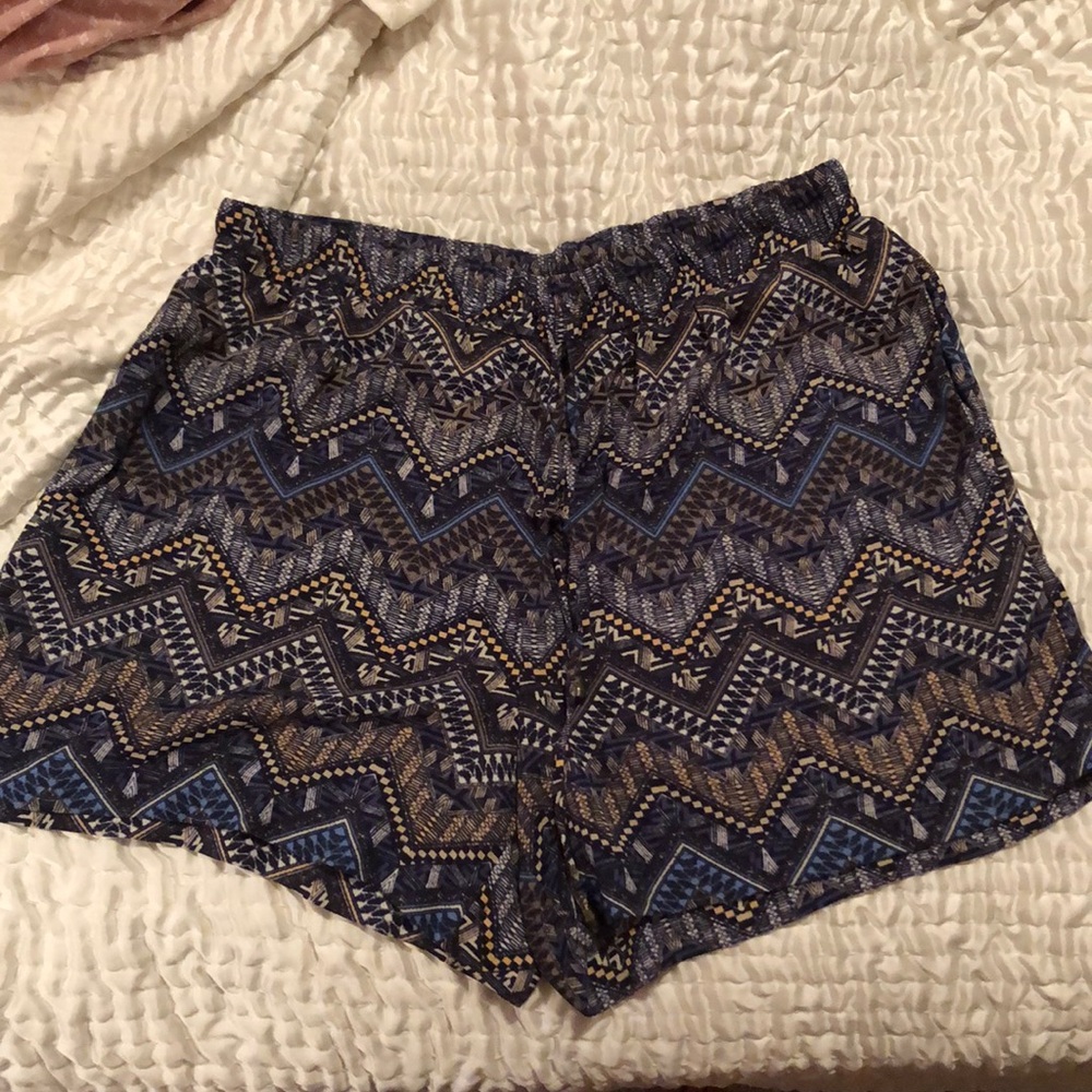 Drawstring patterned shorts